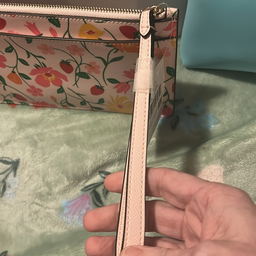 Kate Spade Strawberry Garden Medium Size Wristlet NWT - Picture 5 of 7